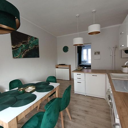 Szmaragdowy Apartament Przy Ulicy Opolskiej タルノフスキェ・グルィ エクステリア 写真