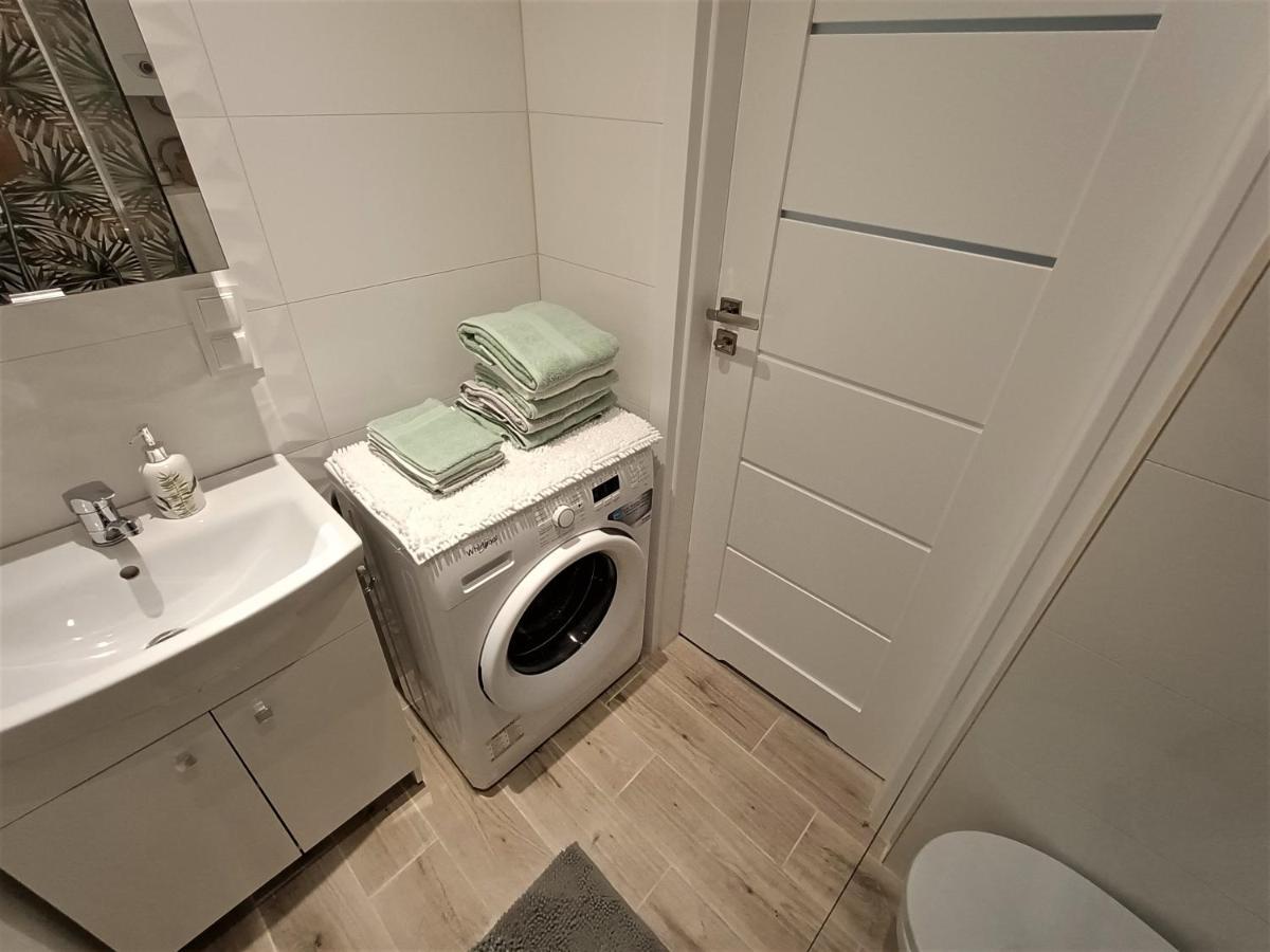 Szmaragdowy Apartament Przy Ulicy Opolskiej タルノフスキェ・グルィ エクステリア 写真