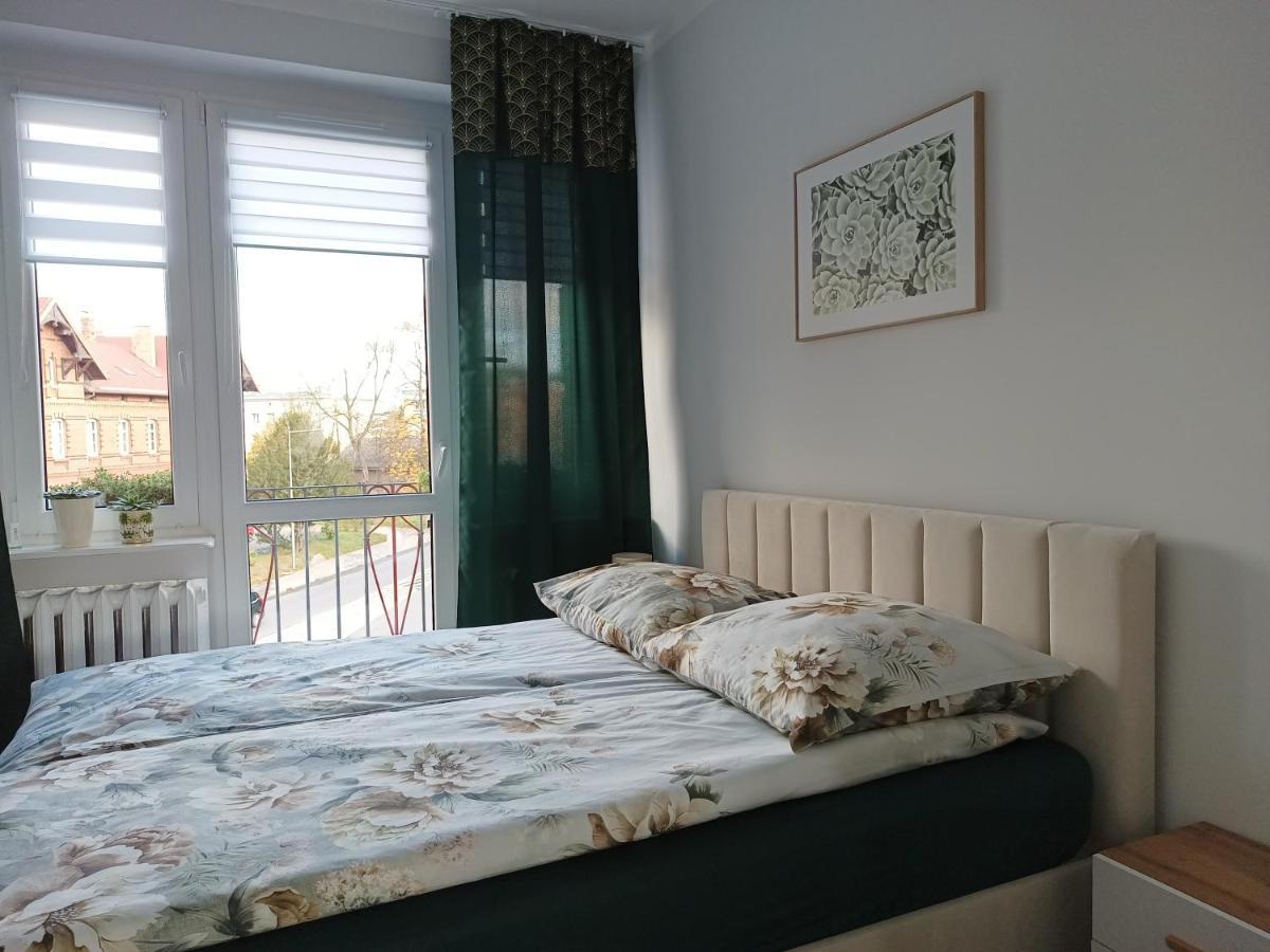 Szmaragdowy Apartament Przy Ulicy Opolskiej タルノフスキェ・グルィ エクステリア 写真
