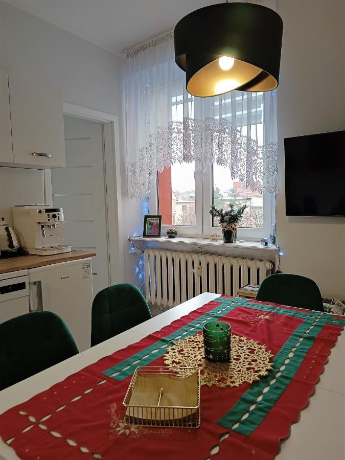 Szmaragdowy Apartament Przy Ulicy Opolskiej タルノフスキェ・グルィ エクステリア 写真