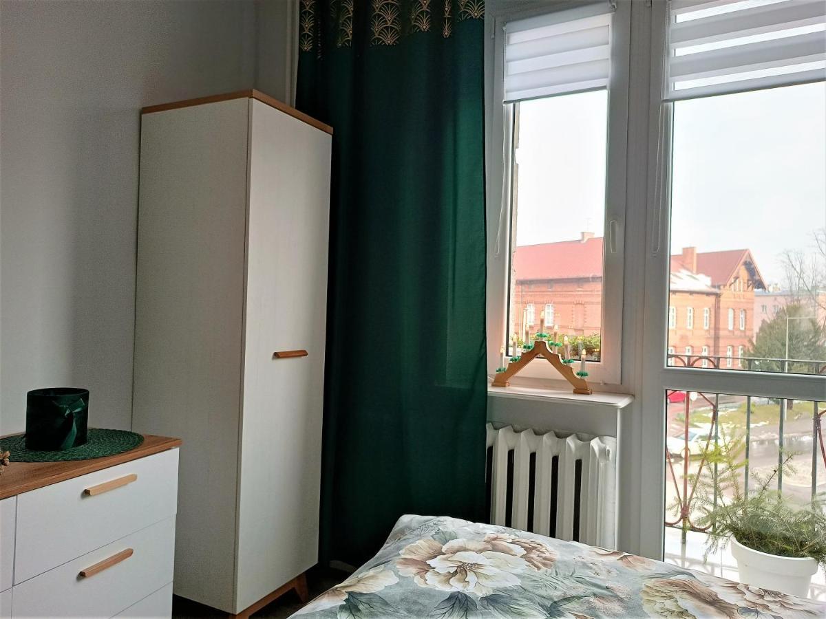 Szmaragdowy Apartament Przy Ulicy Opolskiej タルノフスキェ・グルィ エクステリア 写真