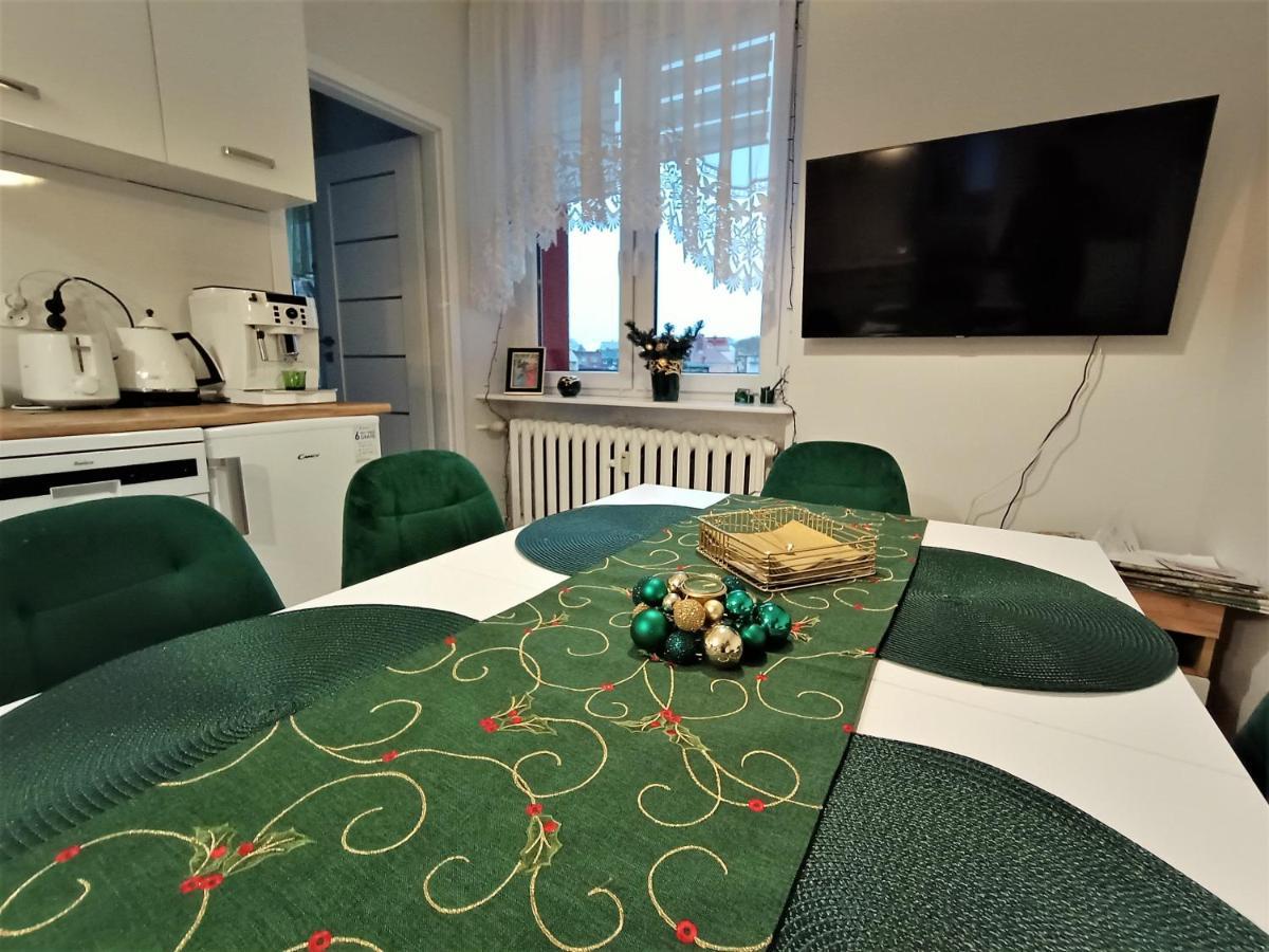 Szmaragdowy Apartament Przy Ulicy Opolskiej タルノフスキェ・グルィ エクステリア 写真
