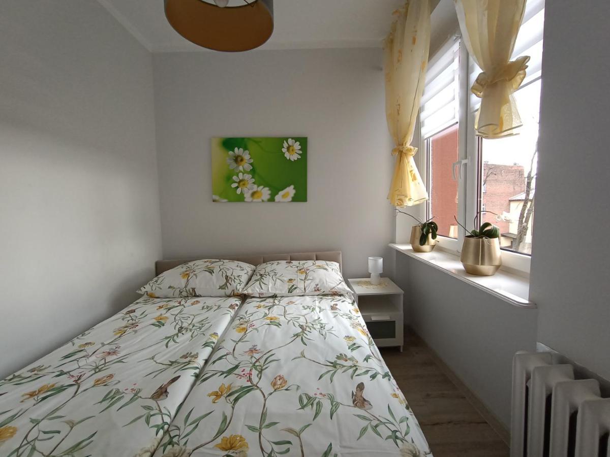 Szmaragdowy Apartament Przy Ulicy Opolskiej タルノフスキェ・グルィ エクステリア 写真